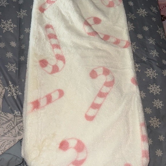 Rachel Roy Plush Candy Cane Throw Blanket Home Decor - Picture 1 of 8